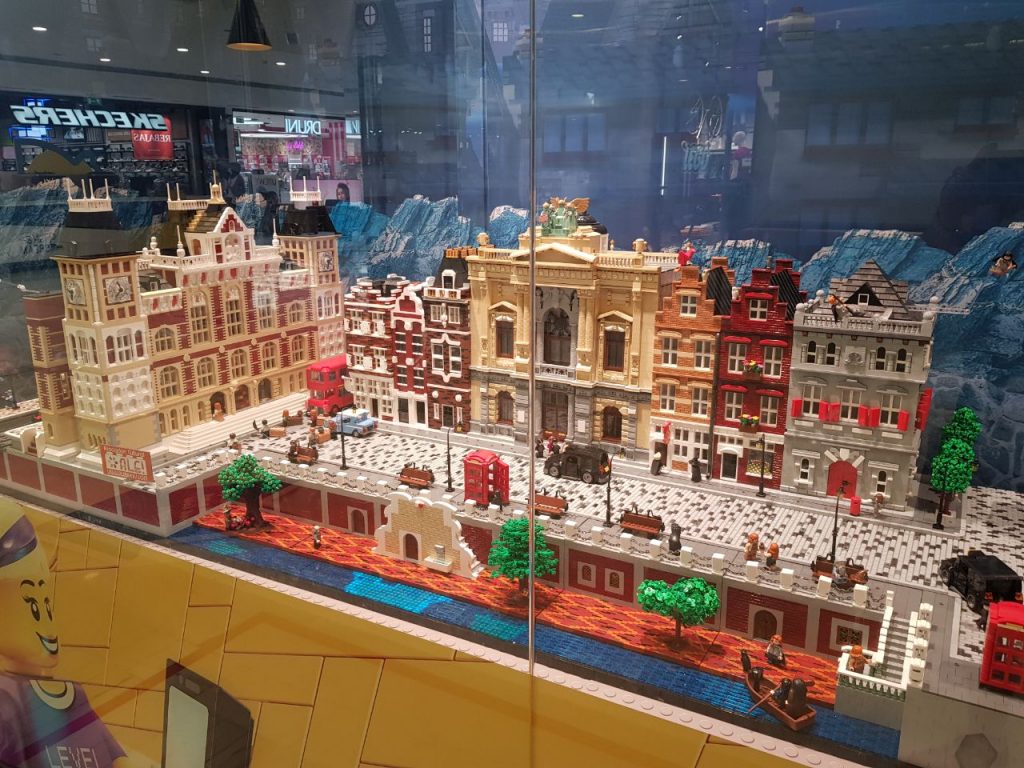 bases mils lego 32x32 de ejemplo en tienda oficial lego en Madrid