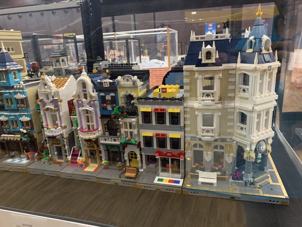 Moc del castillo Disney (71040) 
Tienda de Lego Boutique  (40305)